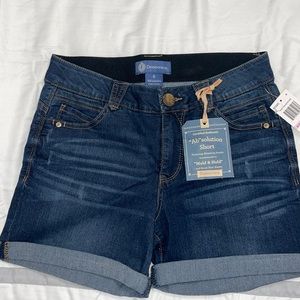Democracy “Ab” Solution Denim shorts Size 6 - NEW WITH TAGS